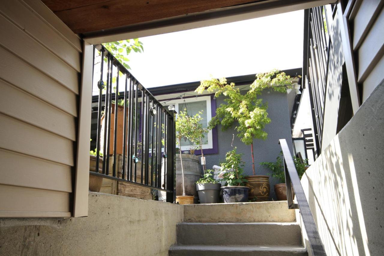 The Orange Door Bungalow แวนคูเวอร์ ภายนอก รูปภาพ