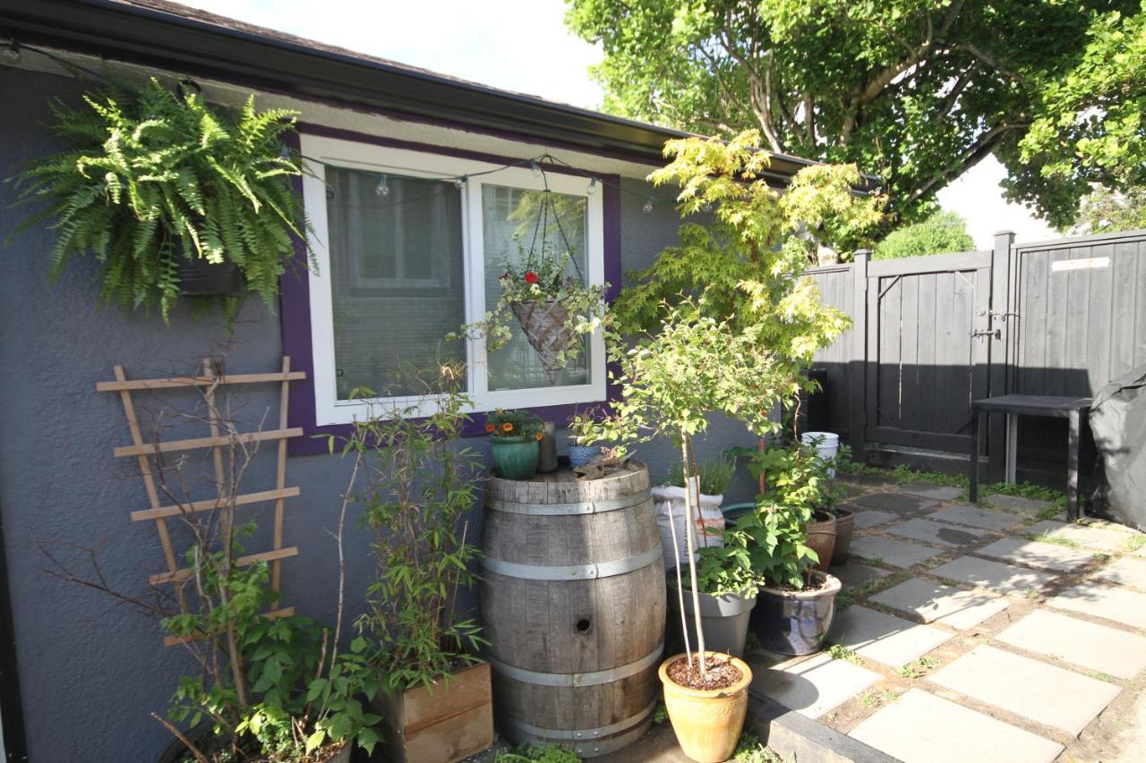 The Orange Door Bungalow แวนคูเวอร์ ภายนอก รูปภาพ