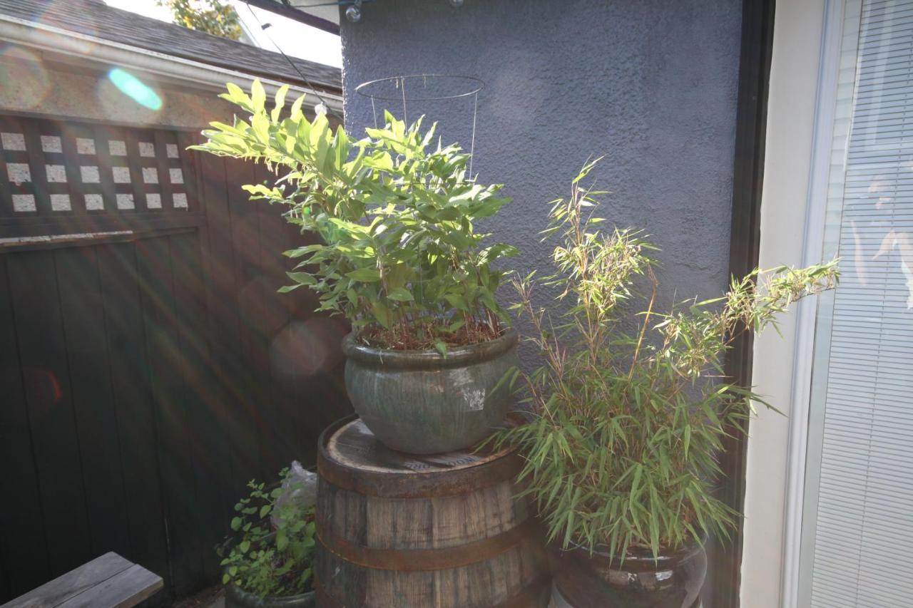 The Orange Door Bungalow แวนคูเวอร์ ภายนอก รูปภาพ
